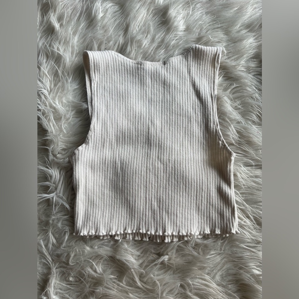 Brandy Melville/ Cropped Vneck Basic - image 2